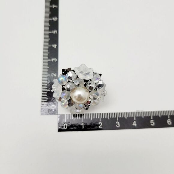 3/$20 Vintage White Pearl Flower Adjustable Ring - Picture 7 of 7